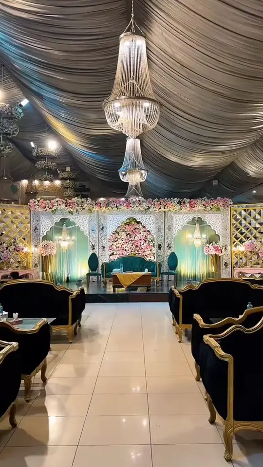 Walkthrough film of the main hall and stage